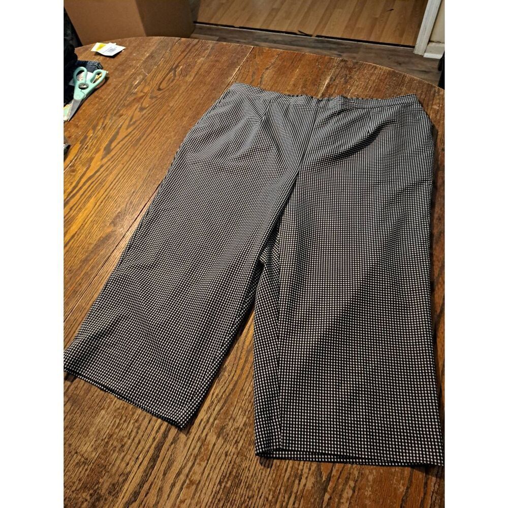 Alfred Dunner Womens 20W Black White Check Pull On Capri Pants Pockets Slit Hem